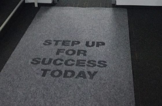 succes-mocheta-personalizata-DGR