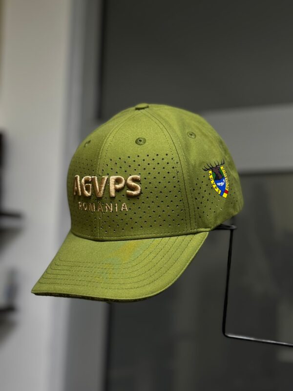 sapca verde agvps cu text bej si print (2)